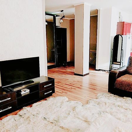 Apartment On Sauran Str Center 아스타나 외부 사진